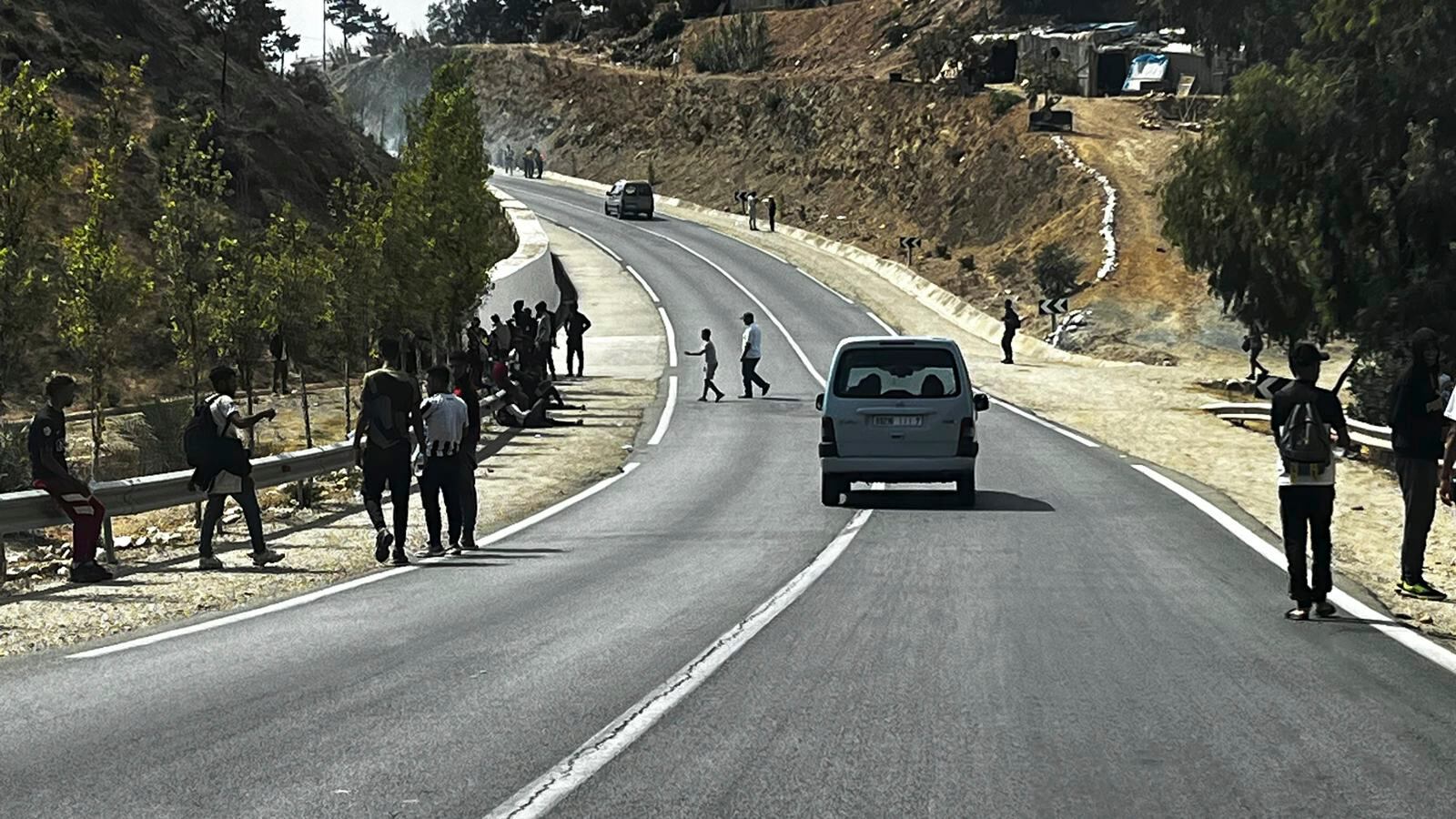 Un masivo despliegue policial marroquí impide que cientos de migrantes salten la valla de Ceuta 