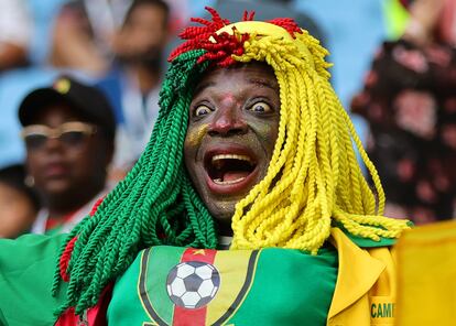 Una aficionada camerunesa durante el partido contra Suiza.
