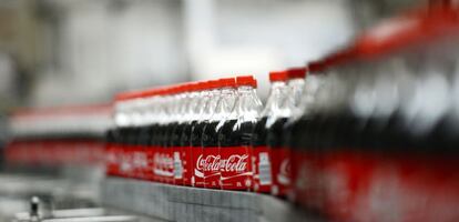 Proceso de embotellado de Coca-Cola.