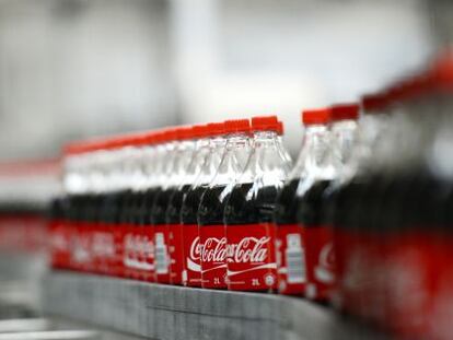 Proceso de embotellado de Coca-Cola.