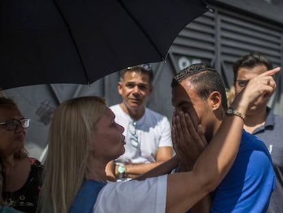 Familiares de estudantes se desesperam com notícia de massacre em escola de Suzano.