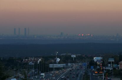 Contaminación en Madrid en una imagen tomada desde Torrelodones al atardecer.