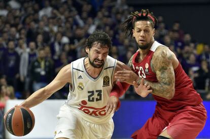 Llull intenta irse de Hackett.