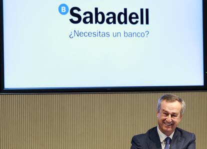 César González-Bueno, consejero delegado del Sabadell, durante una rueda de prensa del banco.Pablo Monge