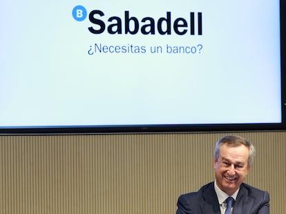 César González-Bueno, consejero delegado del Sabadell, durante una rueda de prensa del banco.