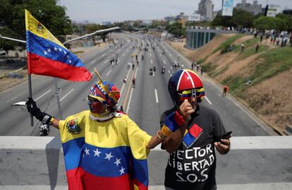 Los partidarios de Guaidó participan en un mitin contra el líder chavista, Nicolás Maduro.