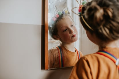 Muchos niños, al no tener límites, se sienten los reyes de la casa y los padres deben seguir sus ritmos.