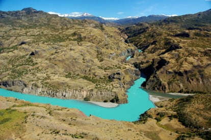 Toma del río Baker en la Patagonia chilena