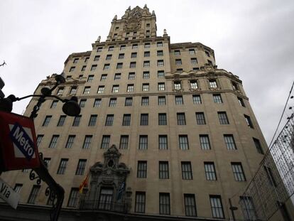 Fachada del edificio de Telefónica, en madrid.