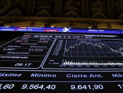 Panel informativo que muestra la evolución del principal indicador de la Bolsa española, el Ibex.