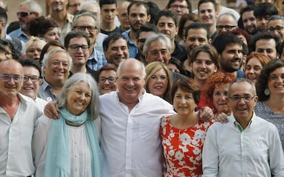 Lluís Rabell (c) en el acto de presentación de la candidatura.