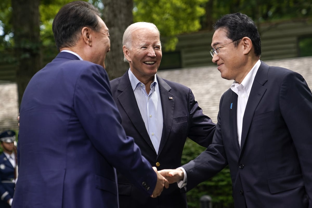 The U.S., Japan and South Korea sign a trilateral security agreement ...