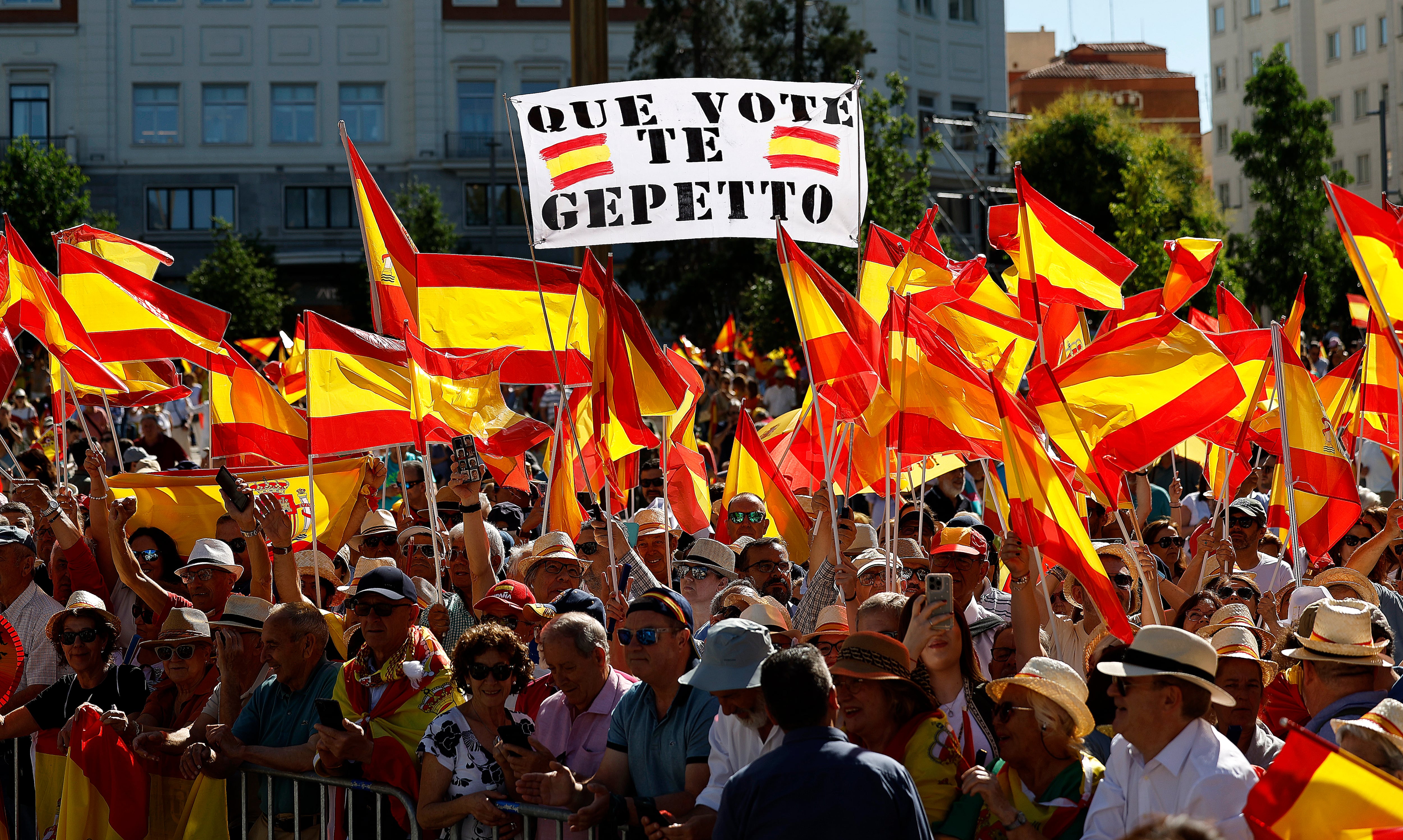 Manifestación del 8 de junio en Madrid en contra de Pedro Sánchez, en imágenes