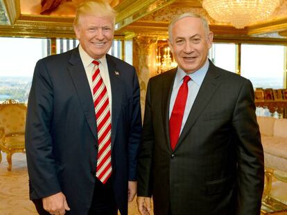 El primer ministro israel&iacute;, Benjam&iacute;n Netanyahu, con el entonces candidato republicano Donald Trump, el pasado septiembre en Nueva York.