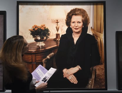 La primera ministra Margaret Thatcher, fallecida en 2013, también forma parte de la exposición ya que tuvo espacio en las páginas de 'Vogue'.