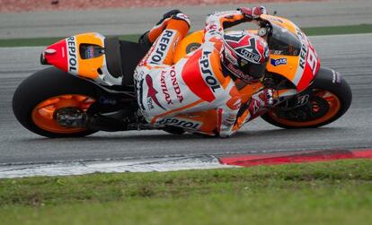 Marc Márquez rueda en el circuito de Sepang.