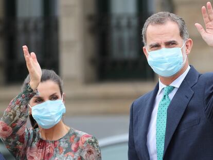 El rey Felipe VI y la reina Letizia, durante su visita este viernes en Bilbao.