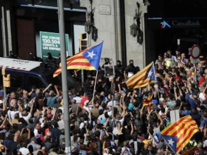 Carles Puigdemont criticizes the raids and arrests of Wednesday morning and warns that the October 1 referendum will take place no matter what