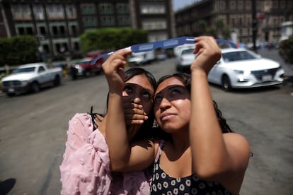 retinopatía solar por ver el eclipse total del 8 de abril: síntomas y daños en la visión