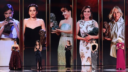 Natalia de Molina, Susi Sánchez, Elena Anaya, María León y Eva Llorach entregan el Goya a mejor actriz de reparto.