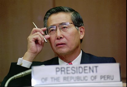 El entonces presidente Fujimori durante una conferencia de prensa en Nueva Delhi, en mayo de 1997. Visitó la India durante tres días para intentar mejorar las relaciones bilaterales y hablar sobre la creciente necesidad de hacer frente al terrorismo internacional.