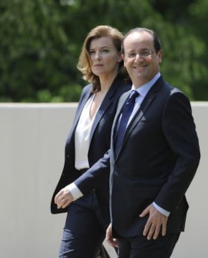 El presidente franc&eacute;s, Fran&ccedil;ois Hollande, y su pareja, Val&eacute;rie Trierweiler, en la cumbre del G-8, en Washington, el pasado 18 de mayo. A pesar de no estar casados, ella fue tratada como una &#039;primera dama&#039; m&aacute;s.
