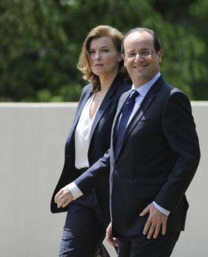 El presidente francés, François Hollande, y su pareja, Valérie Trierweiler, en la cumbre del G-8, en Washington, el pasado 18 de mayo. A pesar de no estar casados, ella fue tratada como una 'primera dama' más.