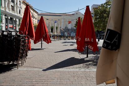 Una terraza de una cafetería en el centro de Madrid cerrada, este miércoles.