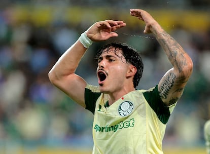 El futbolista del Palmeiras, Mauricio, celebra uno de sus goles contra el Inter de Miami.