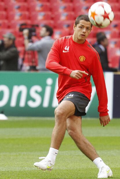 Chicharito, entrenándose ayer en Wembley.