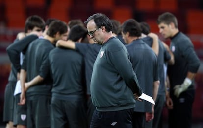 Marcelo Bielsa en el estadio Nacional de Bucarest, donde mañana disputa la final de la Liga Europa