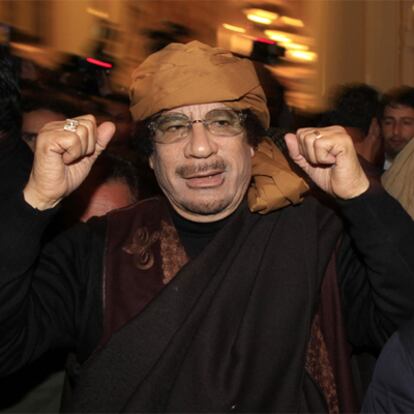 Gadafi, en una rueda de entrevistas el martes.