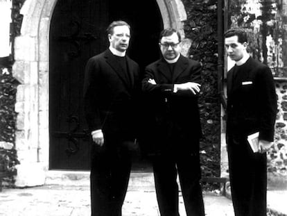 El fundador del Opus Dei, Escrivá de Balaguer (en el centro), en una visita a Canterbury (Inglaterra) en 1958.