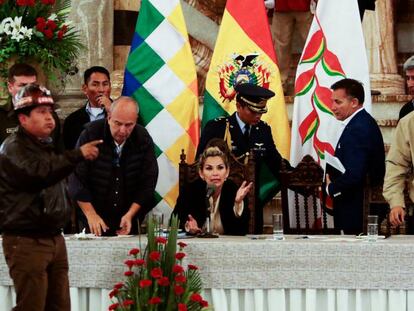 Presidenta interina Jeanine Áñez durante uma cerimônia em La Paz.