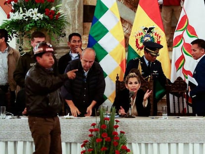 A presidenta interina Jeanine Áñez, durante uma reunião neste sábado em La Paz.