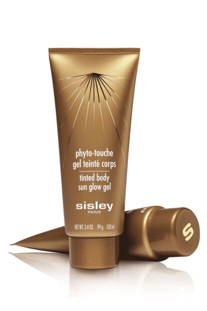 Un gel específico para el cuerpo que proporciona una tonalidad natural y luminosa. Es el Phyto-Touche Gel Teinté Corps de Sisley que, a diferencia de otros autobronceadores, hidrata y no reseca porque contiene glicericna vegetal y aceite de girasol. Además, tiene un agradable perfume floral. Cómpralo por 79,50 euros.