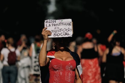 En las últimas semanas, se suscitó una polémica en Buenos Aires ante la petición de la vicepresidenta Victoria Villarruel de que se eliminen algunos libros de las bibliotecas en las escuelas públicas por considerarlos con un contenido sexual inapropiado. 