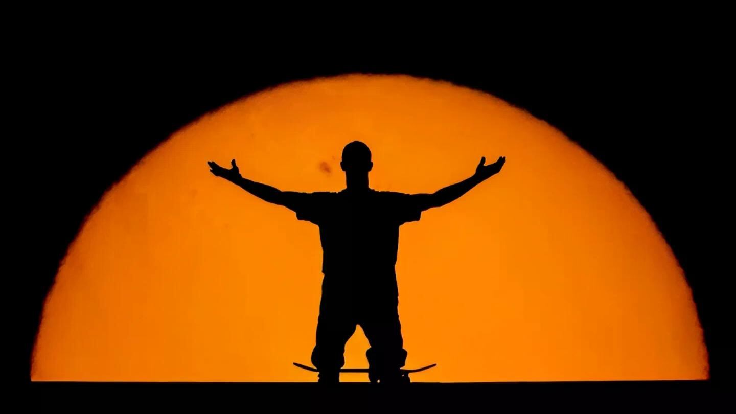 De Björk a skaters: el eclipse que también se volvió viral en internet