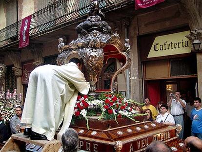 La Virgen de la Cinta recorre las calles de Tortosa