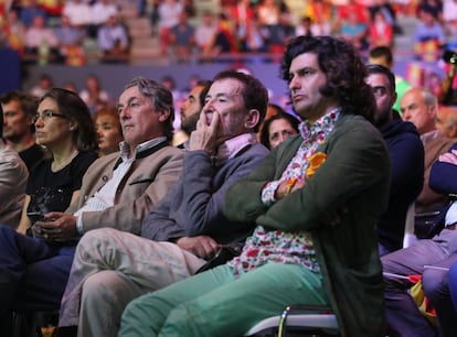 Desde la izquierda, el periodista Hermann Tertsch, Sánchez Dragó y el torero Morante de la Puebla, durante un acto de Vox en Vistalegre en 2018.