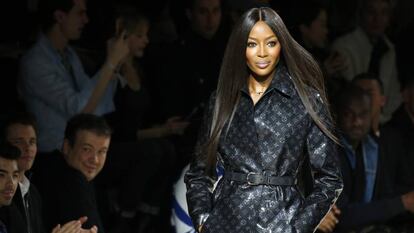 Naomi Campbell en el desfile de Louis Vuitton en la Semana de la Moda de París.