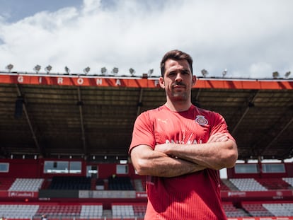 El futbolista del Girona FC Víctor Sánchez en el estadio de Montilivi.