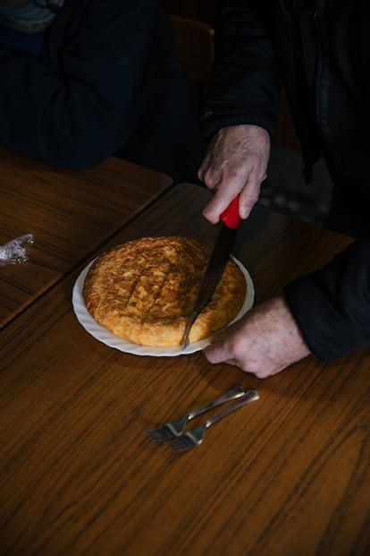 Detalle de una de las tortillas que hicieron los vecinos.