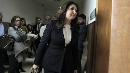 La alcaldesa de Rota (C&aacute;diz), Eva Corrales (PP), a su llegada a la Audiencia.