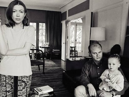 Jan Didion, seu marido e filha em sua casa de Los Angeles em 1968