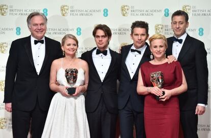 Actores y productores de 'Boyhood', en la gala de los Bafta.