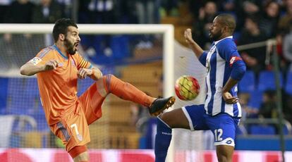 Negredo con el el brazalete de capit&aacute;n en Riazor. 