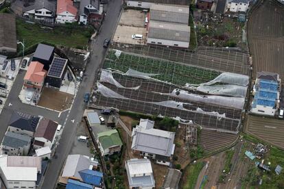 Vista aérea de invernaderos destruidos después del paso del tifón en Osaka, el 5 de septiembre de 2018.