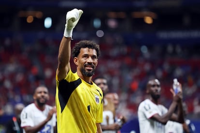 Vozinha, portero de Cabo Verde, celebra el empate ante España.BRETT DAVIS (IMAGN IMAGES via Reuters)