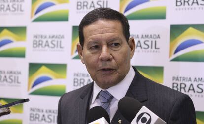 O presidente em exercício, Hamilton Mourão.